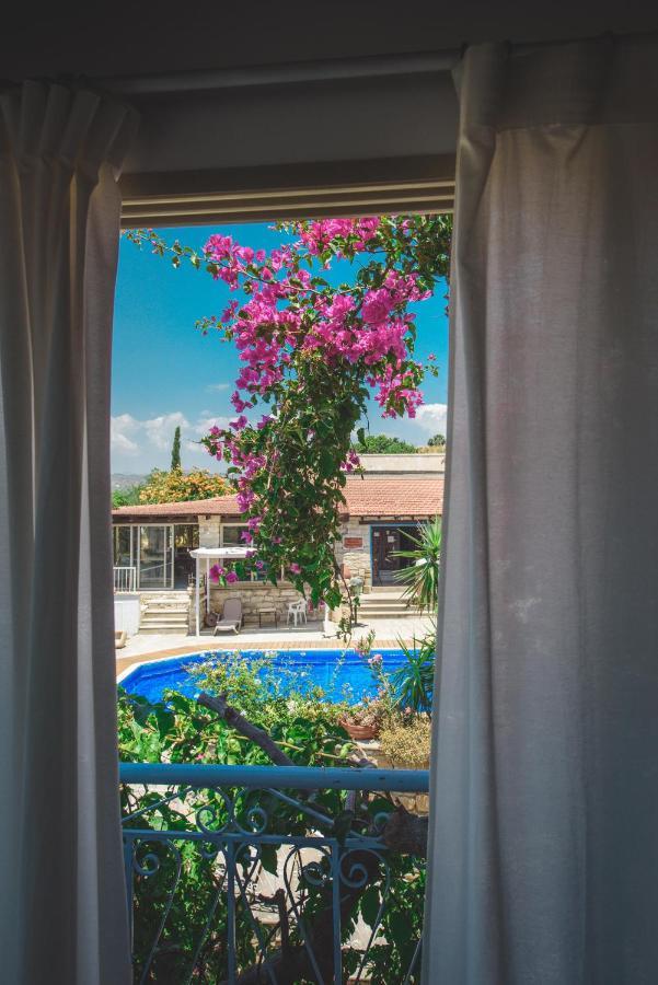 Adamos Hotel Apartments Tochni Eksteriør bilde
