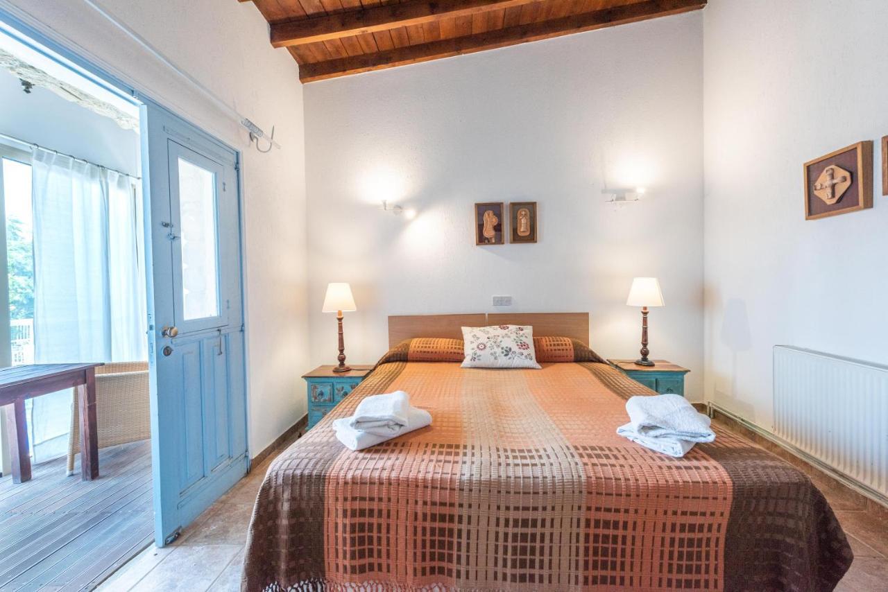 Adamos Hotel Apartments Tochni Eksteriør bilde