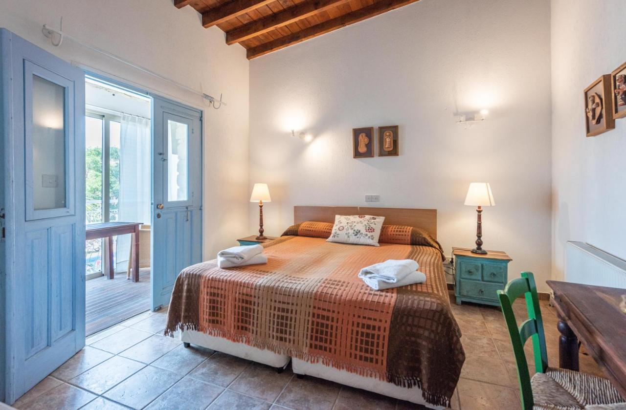 Adamos Hotel Apartments Tochni Eksteriør bilde