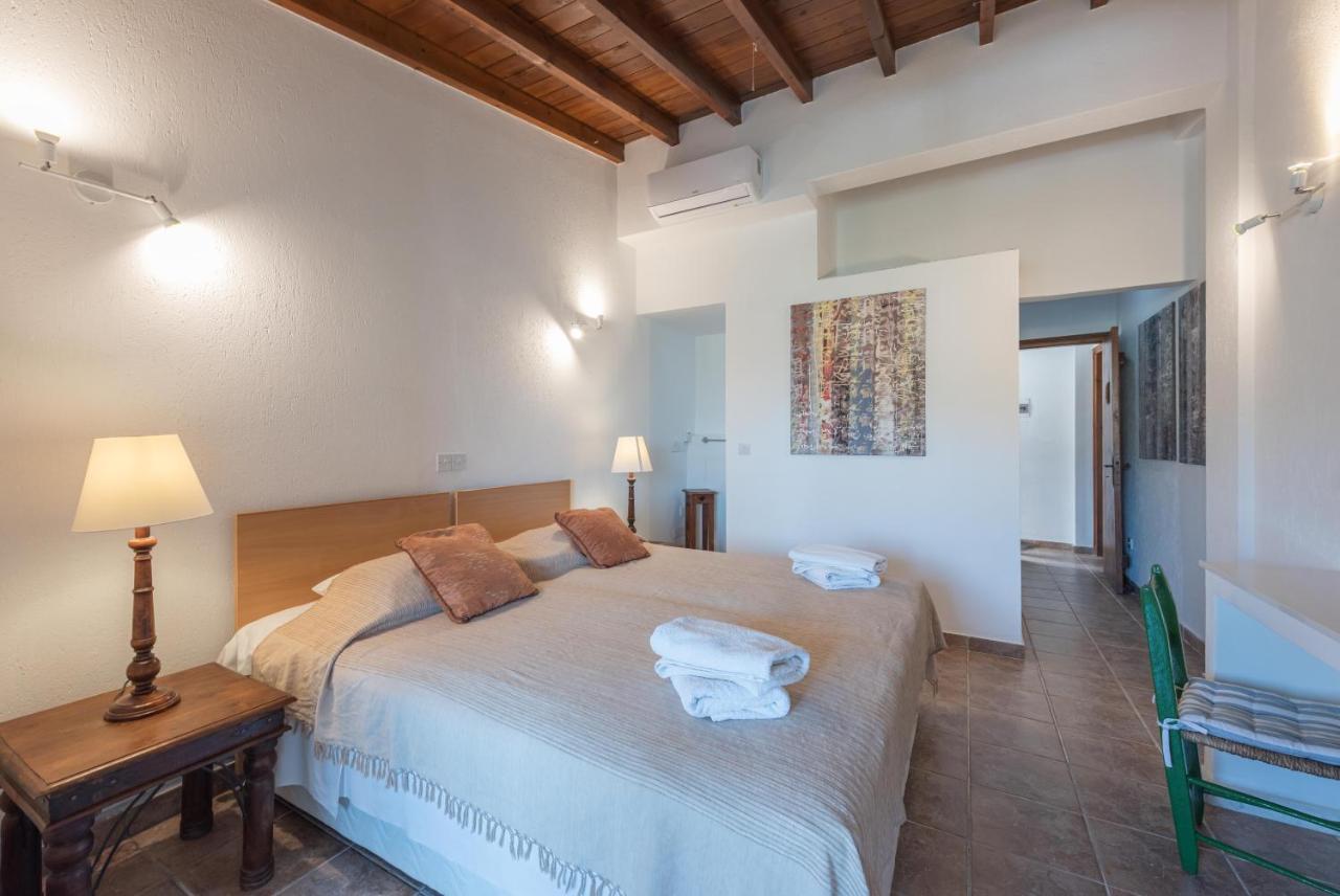 Adamos Hotel Apartments Tochni Eksteriør bilde
