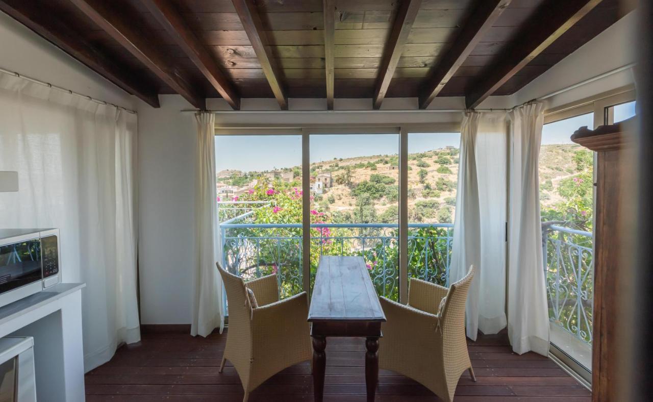 Adamos Hotel Apartments Tochni Eksteriør bilde