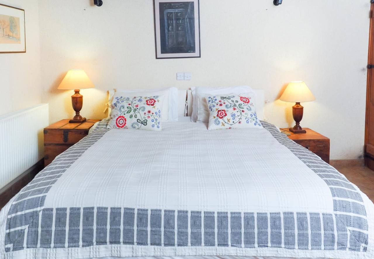 Adamos Hotel Apartments Tochni Eksteriør bilde
