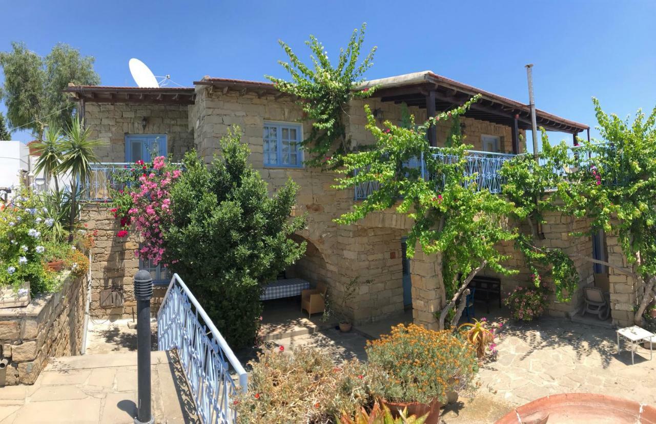 Adamos Hotel Apartments Tochni Eksteriør bilde