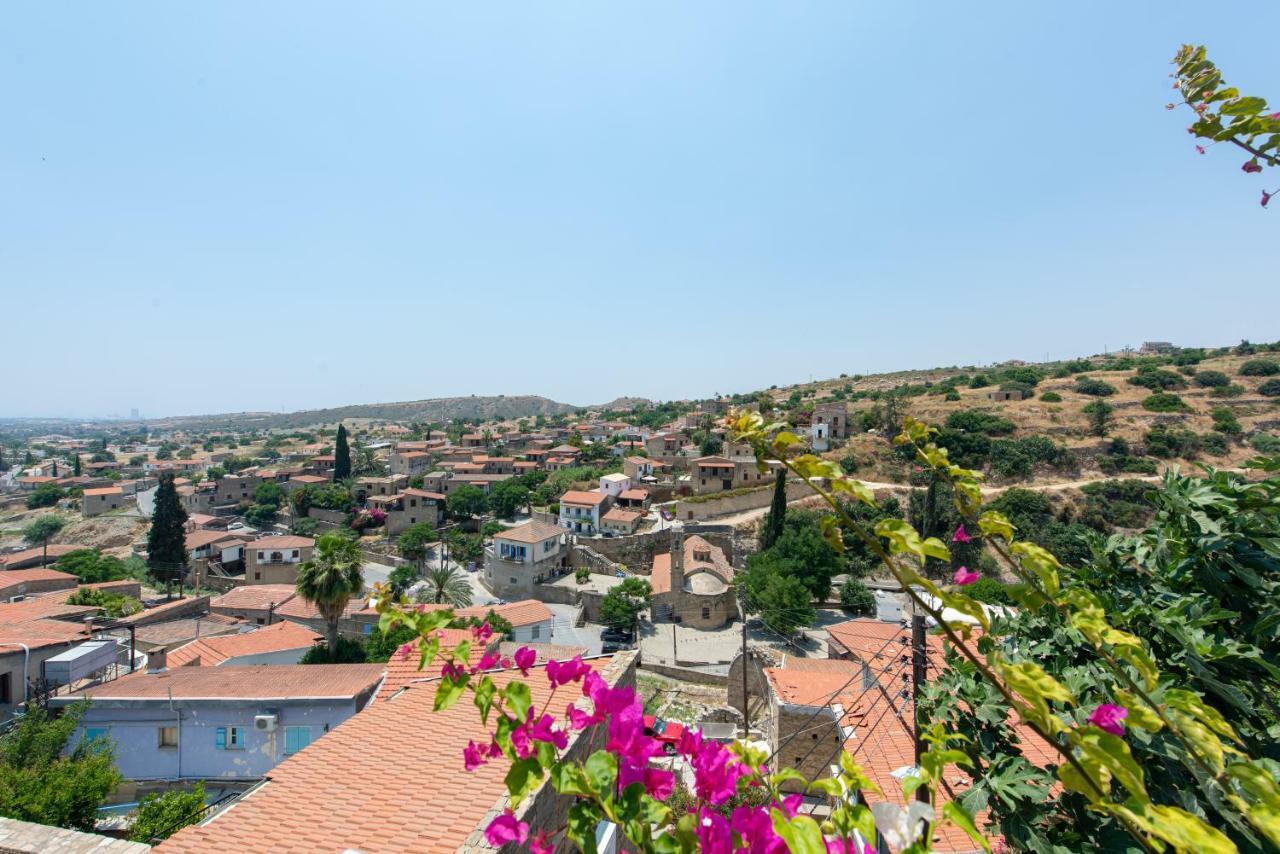 Adamos Hotel Apartments Tochni Eksteriør bilde
