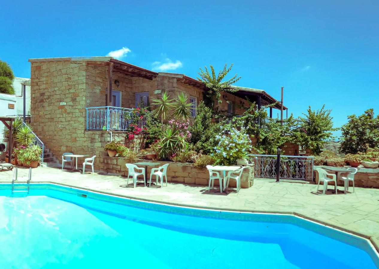 Adamos Hotel Apartments Tochni Eksteriør bilde